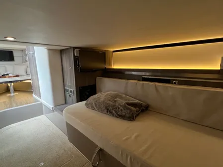 Sea Ray 320 Sundancer image