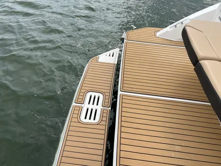 Sea Ray 320 Sundancer image