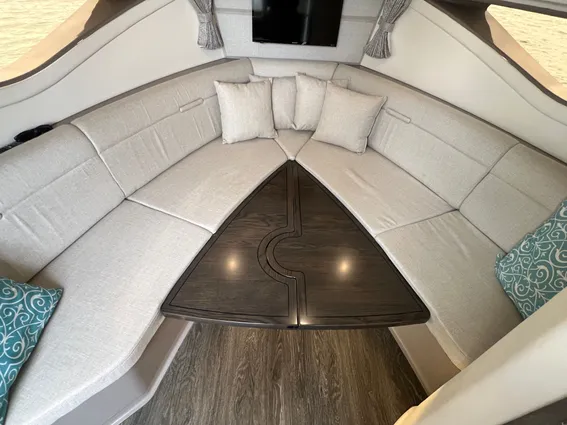 Sea Ray 320 Sundancer image