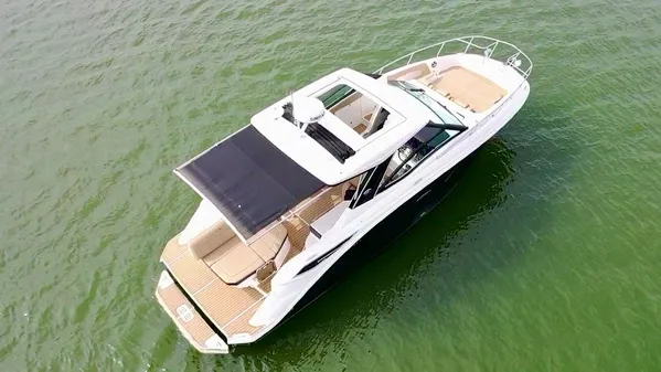 Sea Ray 320 Sundancer image