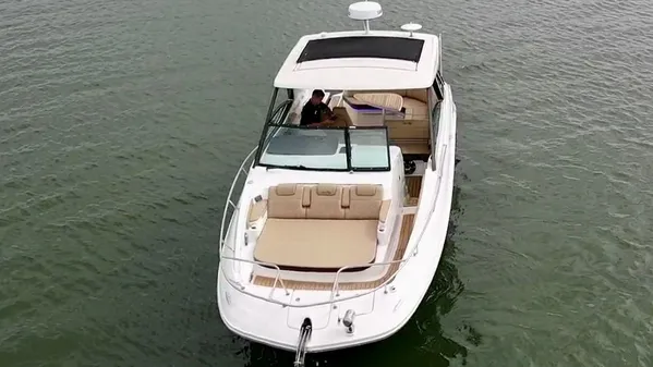Sea Ray 320 Sundancer image