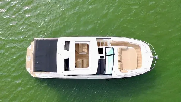 Sea Ray 320 Sundancer image