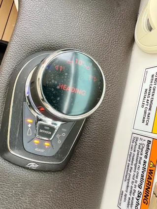 Sea Ray 320 Sundancer image