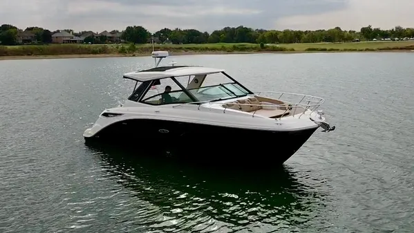 Sea Ray 320 Sundancer image