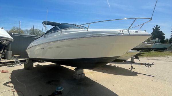 Sea Ray 215 Express Cruiser