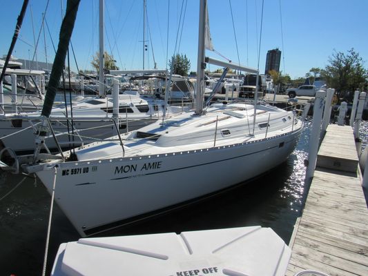 Beneteau 381 - main image