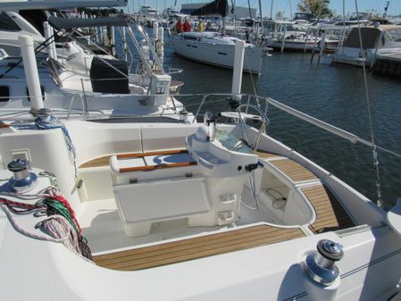 Beneteau 381 image