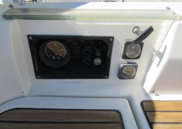 Beneteau 381 image