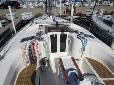 Beneteau 381 image