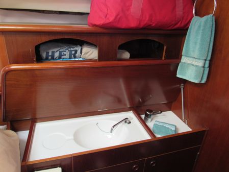 Beneteau 381 image