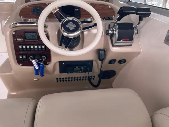 Chaparral Signature 280 image