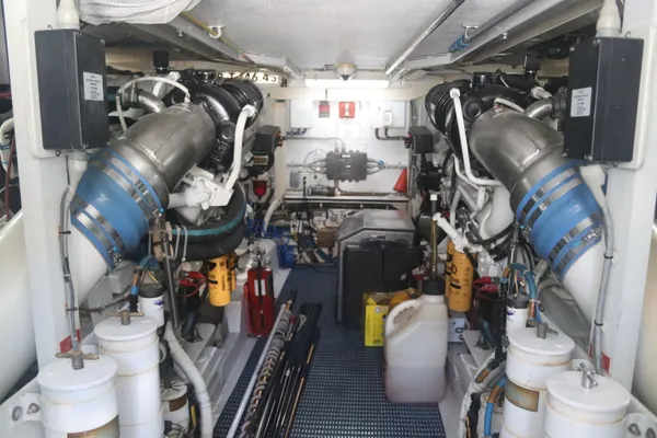 Hatteras 70 Convertible image