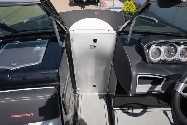 MasterCraft XT22 image