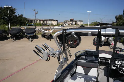 MasterCraft XT22 image