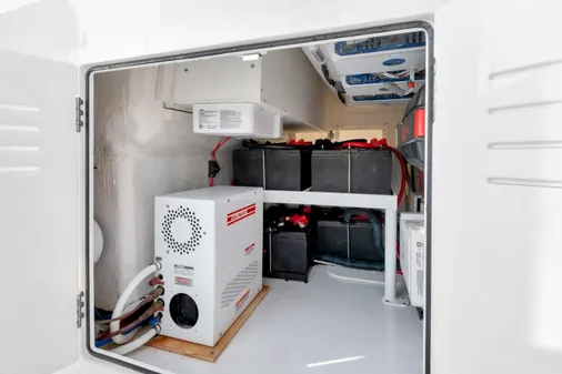 Jupiter 43 Center Console image