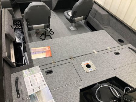 Lowe FM-1675-WT-FISH-FUN-WINDSHIELD-BT image