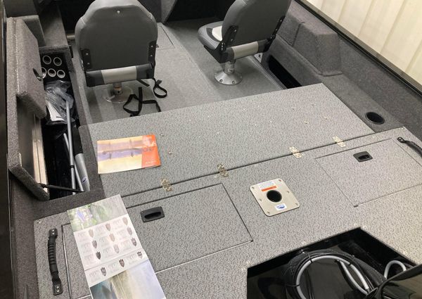 Lowe FM-1675-WT-FISH-FUN-WINDSHIELD-BT image