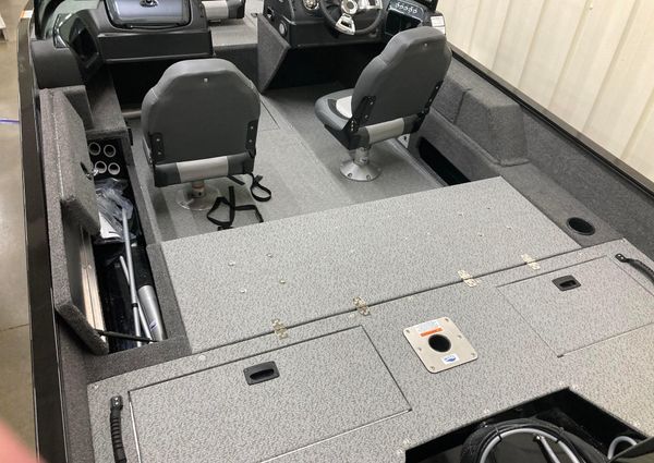 Lowe FM-1675-WT-FISH-FUN-WINDSHIELD-BT image