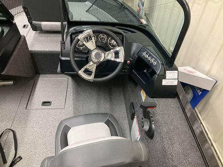 Lowe FM-1675-WT-FISH-FUN-WINDSHIELD-BT image