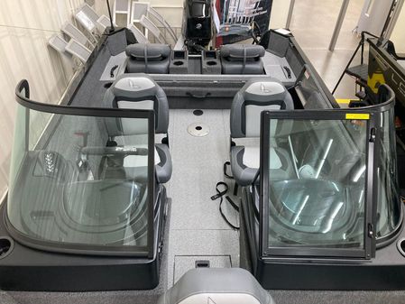 Lowe FM-1675-WT-FISH-FUN-WINDSHIELD-BT image