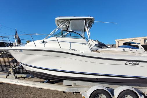 Seaswirl-striper 2300-WALKAROUND-OB image