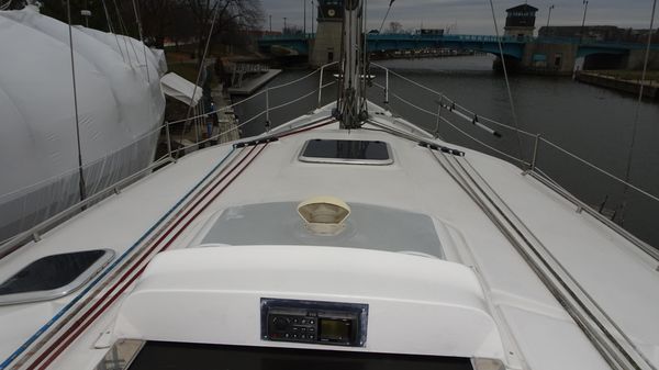 Hunter 44-DECK-SALON image