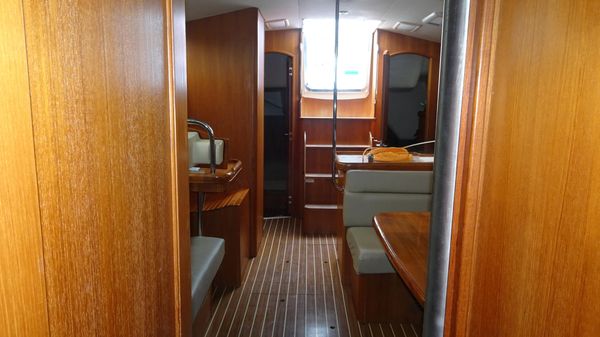 Hunter 44-DECK-SALON image