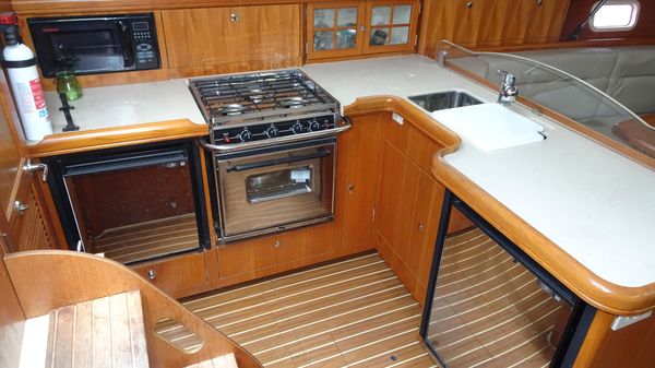 Hunter 44-DECK-SALON image