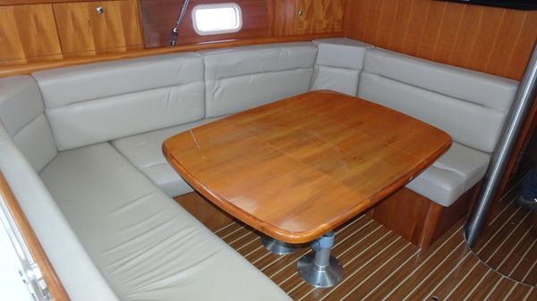 Hunter 44-DECK-SALON image