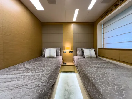 Azimut GRANDE-100 image