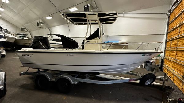 Boston Whaler 190 Outrage