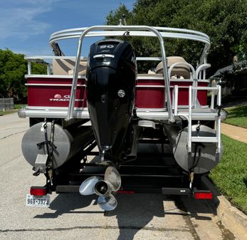 Sun-tracker FISHING-BARGE-20-DLX image