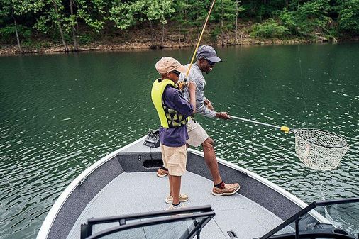 Lowe FISHING-MACHINE-1775WT image