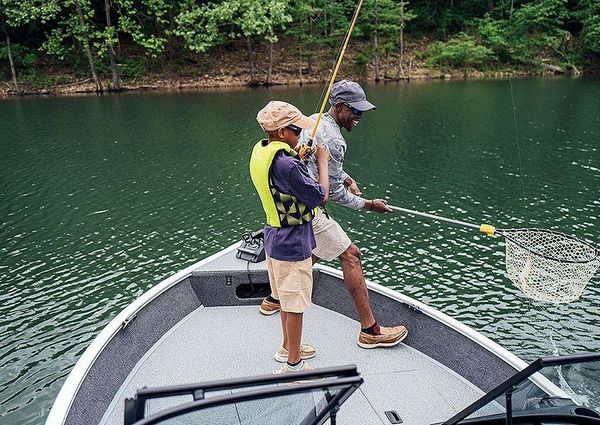 Lowe FISHING-MACHINE-1775WT image