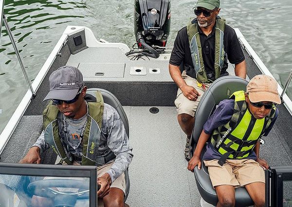 Lowe FISHING-MACHINE-1775WT image