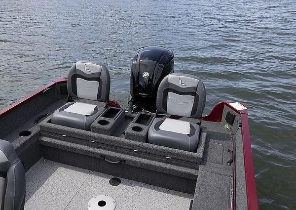 Lowe FISHING-MACHINE-1775SC image