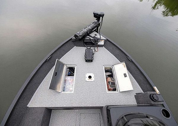 Lowe FISHING-MACHINE-1775SC image