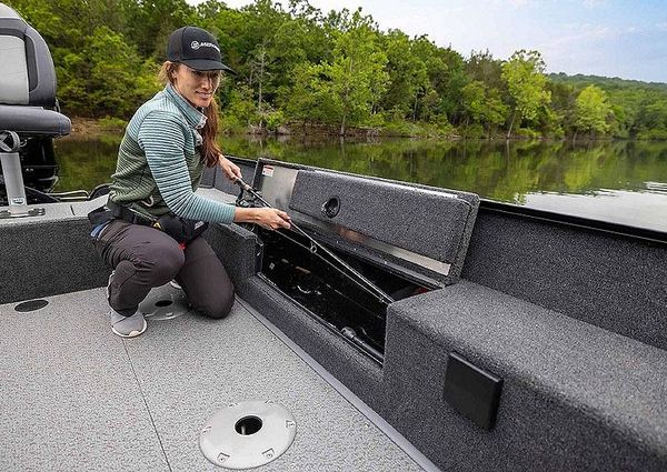 Lowe FISHING-MACHINE-1675SC image