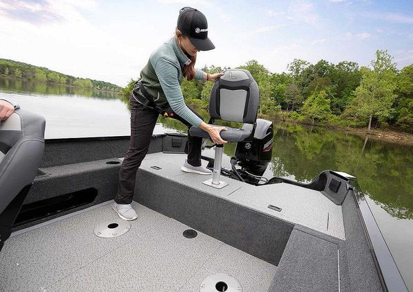 Lowe FISHING-MACHINE-1675SC image