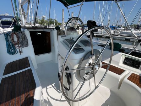 Beneteau 331 image