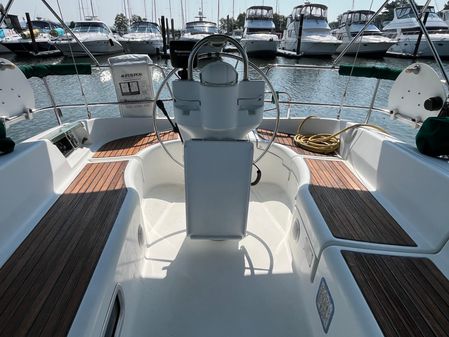 Beneteau 331 image