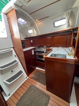 Beneteau 331 image