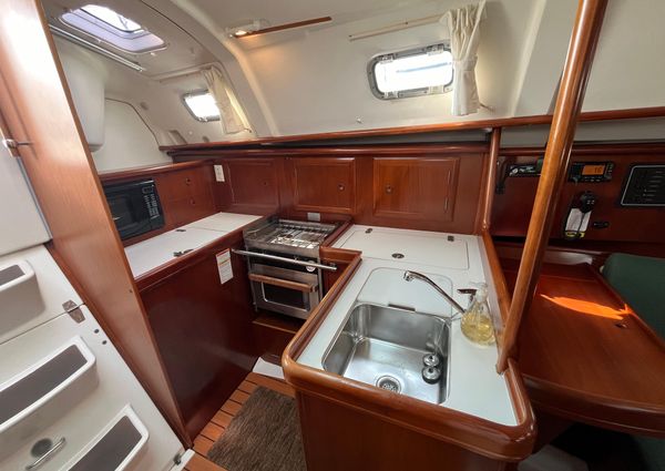 Beneteau 331 image