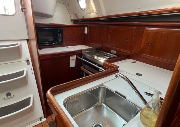 Beneteau 331 image