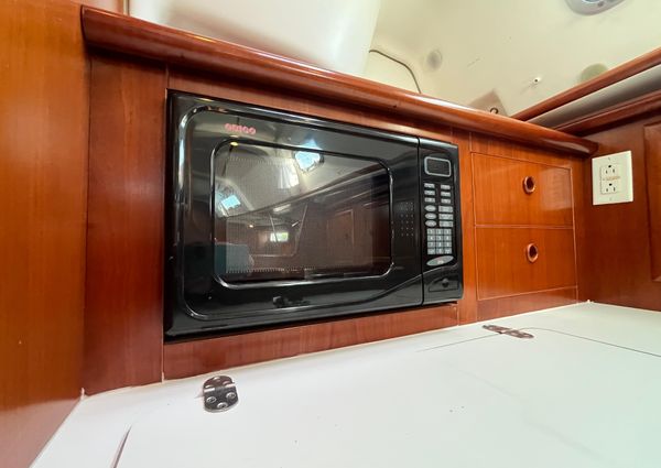 Beneteau 331 image