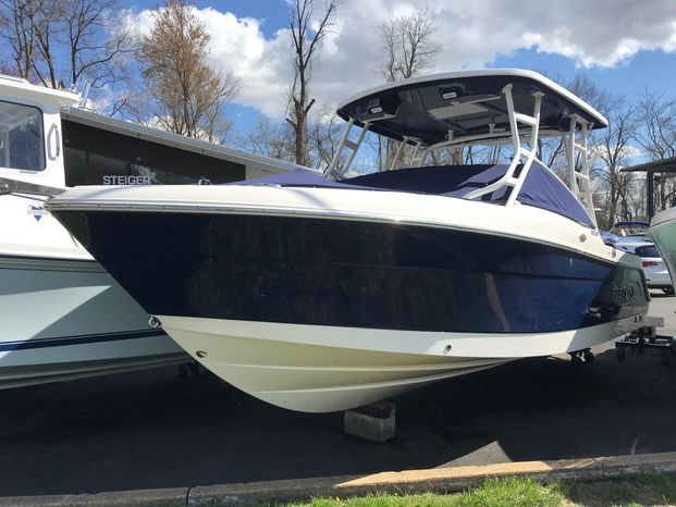 2019 Robalo 247 DC GREENBROOK, New Jersey - D & R Boat World