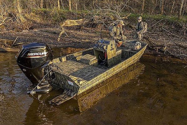 Lowe ROUGHNECK-1860-TUNNEL-JET - main image