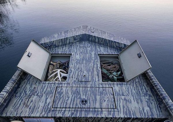 Lowe ROUGHNECK-1860-TUNNEL-JET image