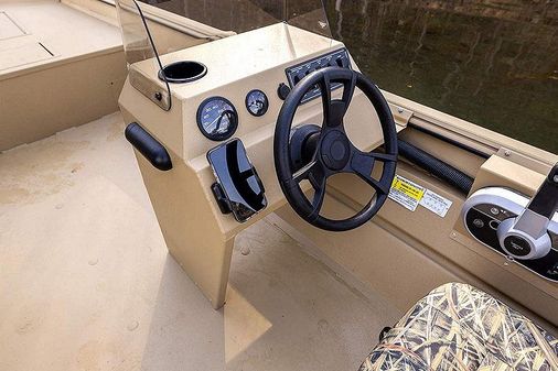 Lowe ROUGHNECK-2070SC image