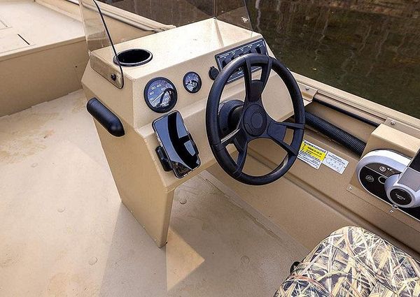 Lowe ROUGHNECK-2070SC image